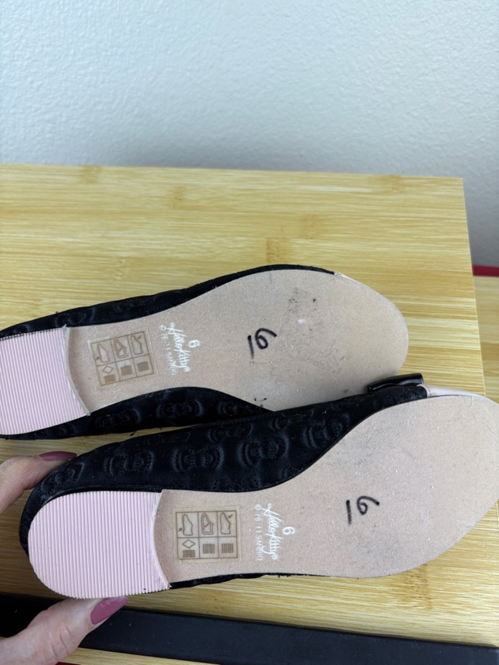 Hello Kitty Sanrio Patent Pink And Black Flats Kitty Charm Shoes 6 NEW RARE VTG - Picture 4 of 13